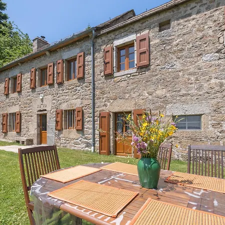 Holiday home Les Fleurs De L'aubrac 6/8 Pers Peyre-en-Aubrac