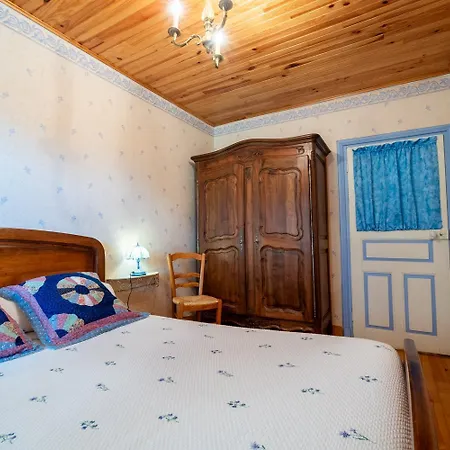 Les Fleurs De L'aubrac 6/8 Pers Holiday home *